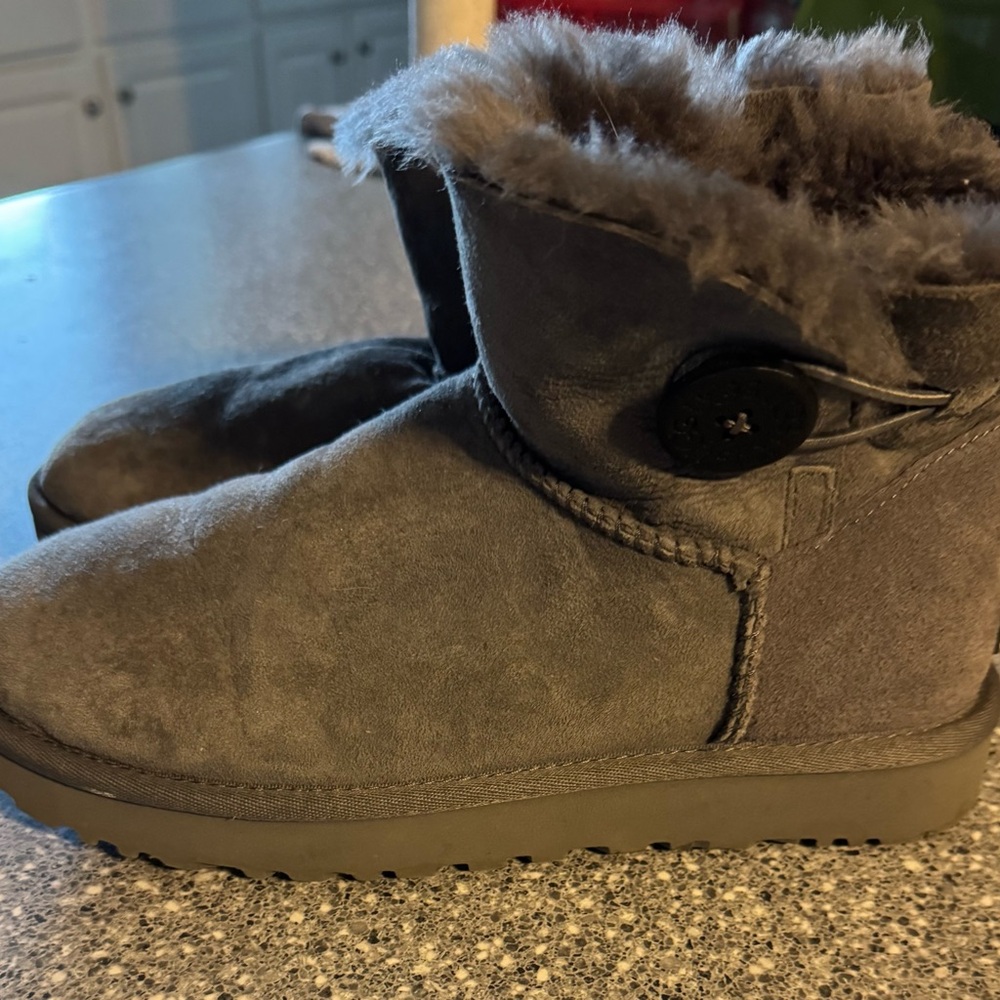 UGG Bailey Button Gray Fur-Lined Boots Sz 7